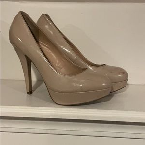 Women’s platform pump